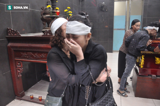 Hàng nghìn người oà khóc trong đám tang đông chưa từng có tiễn đưa cô giáo bị xe Mercedes đâm tử vong ở hầm Kim Liên - Ảnh 28.