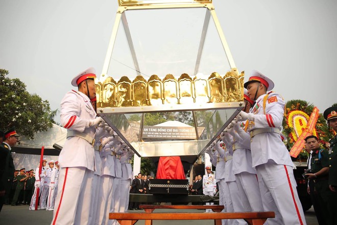 Lễ an táng cố Chủ tịch nước Lê Đức Anh ở TP Hồ Chí Minh - Ảnh 16.