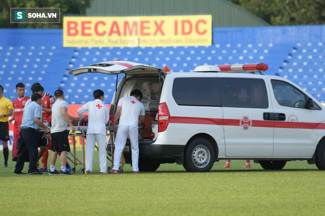 Cầu thủ Bình Dương bị co giật, phải nhập viện khẩn cấp sau cú húc vào đầu sao Hà Nội FC - Ảnh 3.