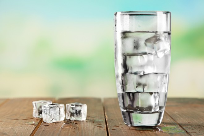 Uống nước lạnh có hại không: Câu trả lời sẽ làm nhiều người ngạc nhiên - Ảnh 2.
