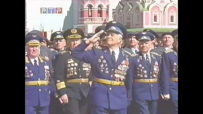 Nhìn lại những màn duyệt binh hoành tráng trong lịch sử Liên Xô - Nga - Ảnh 4.