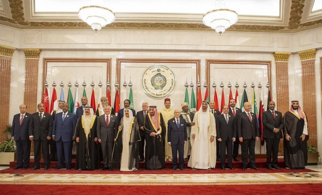 Sự kiện hiếm có giữa khu vực nóng bỏng: Quốc vương Ả rập Saudi hối hả tổ chức 3 hội nghị trong 2 ngày tại 1 địa điểm - Ảnh 2.