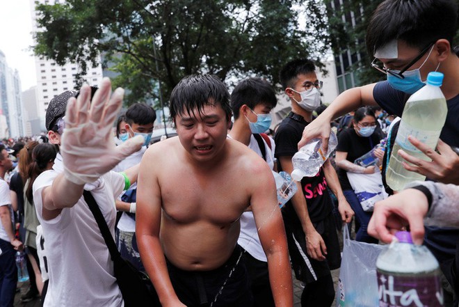 Đụng độ ở mức bạo loạn, cảnh sát Hong Kong có nhờ quân đội TQ giúp trấn áp biểu tình? - Ảnh 7.