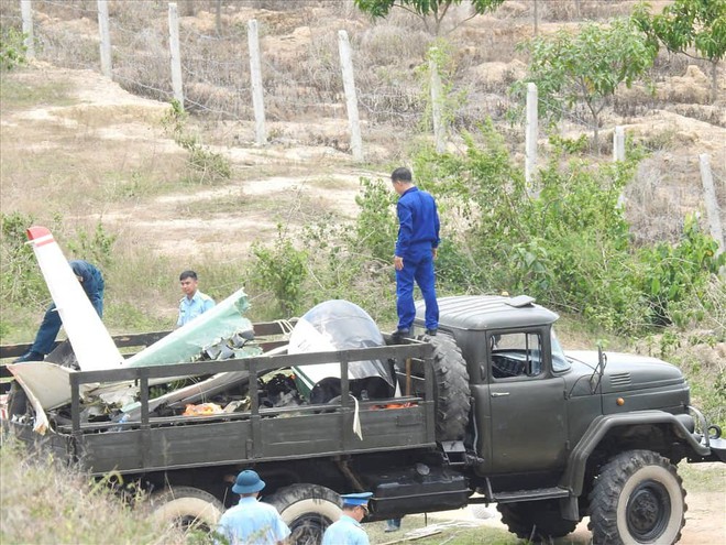 Ảnh hiện trường vụ máy bay quân sự Iak-52 rơi ở Khánh Hòa, 2 phi công hy sinh - Ảnh 9.