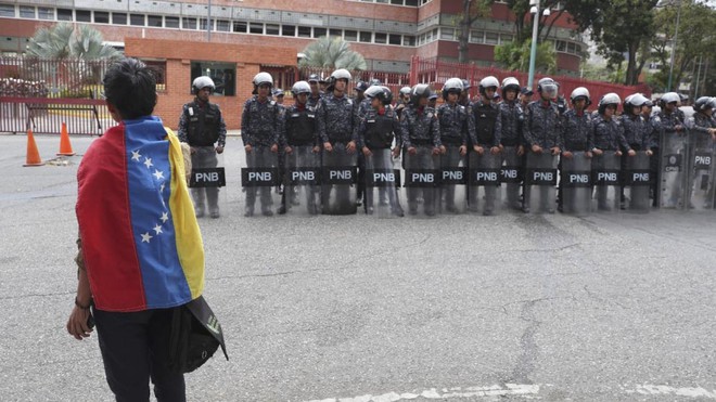 WSJ: Nga rút hàng loạt chuyên gia quân sự ở Venezuela về nước, chỗ dựa của TT Maduro lung lay nghiêm trọng? - Ảnh 2.