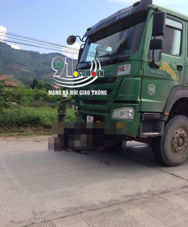 Xe ben lấn làn đâm xe máy, thanh niên tử vong trong tư thế gây ám ảnh - Ảnh 2. Xe ben lấn làn đâm xe máy, thanh niên tử vong trong tư thế gây ám ảnh - Ảnh 2.