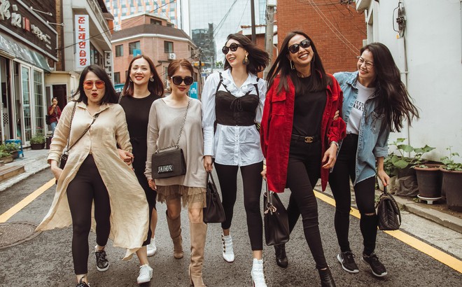 Hoa hậu Hà Kiều Anh, Dương Mỹ Linh và hội bạn thân gây "náo loạn" đường phố Hàn Quốc Hoa hậu Hà Kiều Anh, Dương Mỹ Linh và hội bạn thân gây "náo loạn" đường phố Hàn Quốc