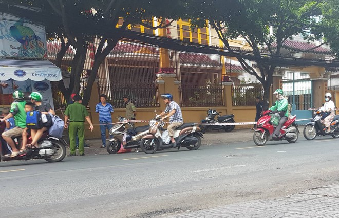 Bắt nhóm côn đồ chém người đàn ông đứt lìa tay ở trung tâm Sài Gòn - Ảnh 1.