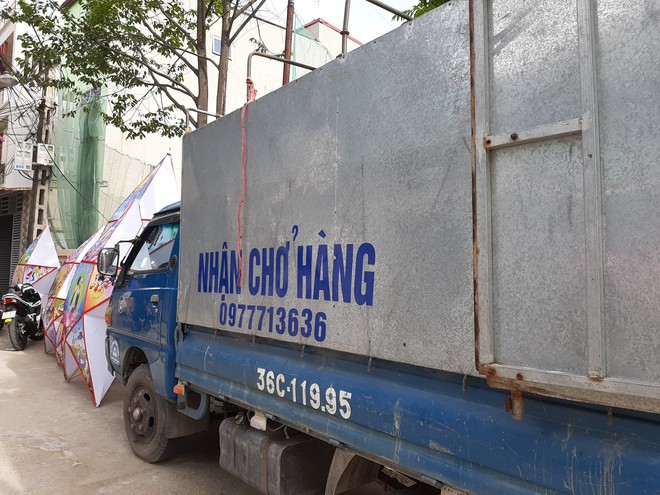 Xem nghệ nhân sản xuất chiếc đèn lồng khổng lồ to hơn xe ô tô ở làng nghề xứ Thanh - Ảnh 4.