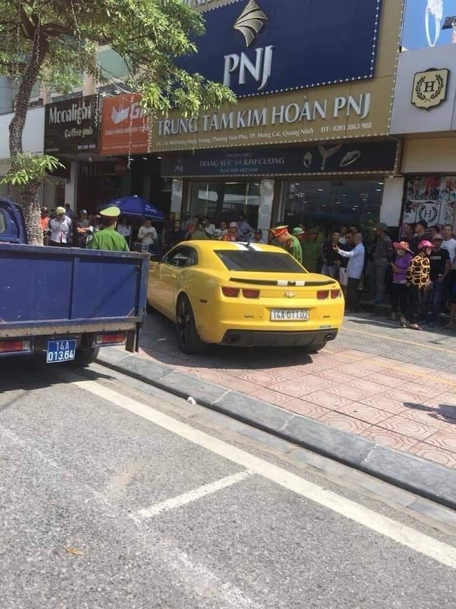 Vụ CSGT dùng súng AK đập vào kính xe Chevrolet Camaro vi phạm: Xác định người điều khiển - Ảnh 5.