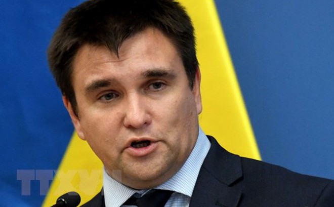 Ngoại trưởng Ukraine viết đơn xin từ chức Ngoại trưởng Ukraine viết đơn xin từ chức