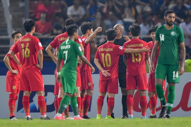 AFC chính thức lên tiếng về quả penalty tranh cãi khiến U23 Thái Lan tan mộng Olympic - Ảnh 1.