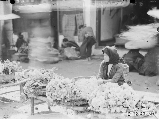 Độc đáo những món hàng chợ Tết Hà Thành từ 100 năm trước - Ảnh 1.