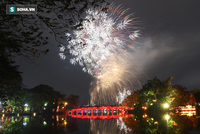 Mãn nhãn với màn pháo hoa đêm Giao thừa Canh Tý 2020 - Ảnh 7.