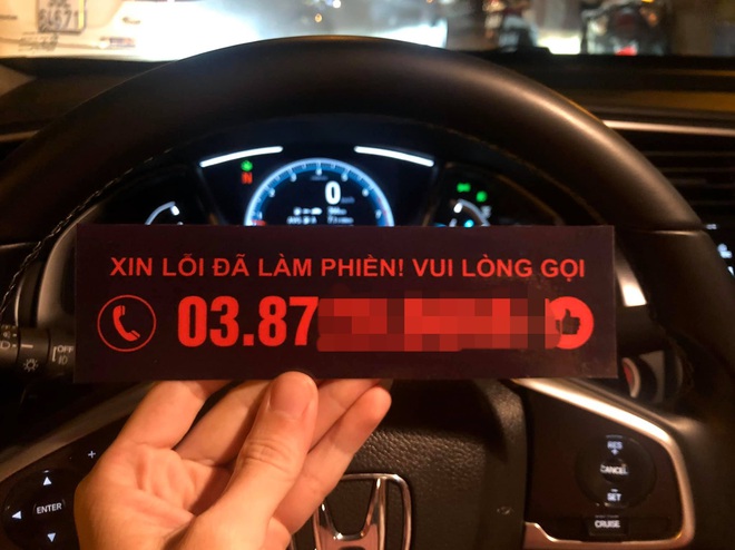 Đỗ xe trước cửa nhà người lạ, tài xế nhận được tin nhắn không ngờ ngày đầu năm mới - Ảnh 1.