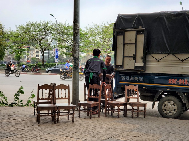 Trung tâm Hà Nội vắng lặng khi hàng loạt quán cà phê, hàng ăn đồng loạt đóng cửa - Ảnh 9.