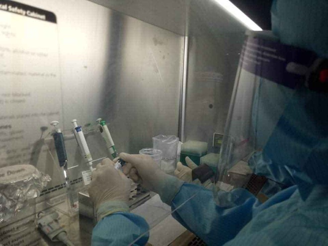 Nghệ An đã tự xét nghiệm được mẫu bệnh phẩm Covid-19, rà soát gần 1000 người đến Bạch Mai - Ảnh 3.
