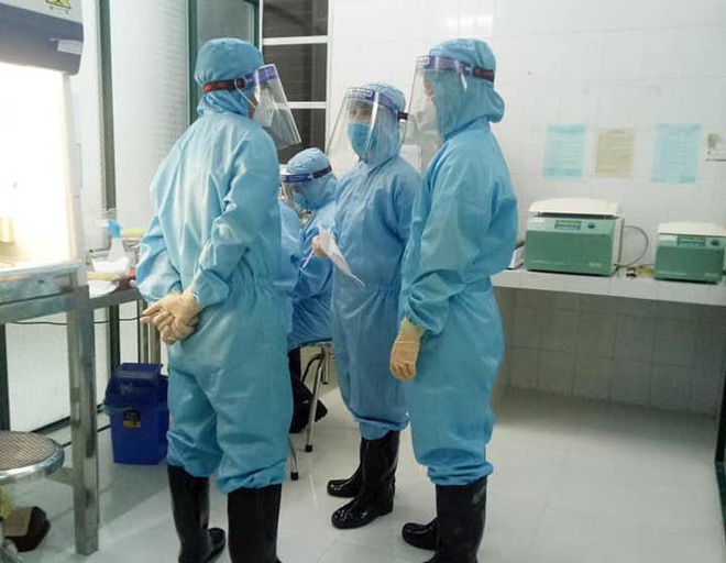 Nghệ An đã tự xét nghiệm được mẫu bệnh phẩm Covid-19, rà soát gần 1000 người đến Bạch Mai - Ảnh 1.