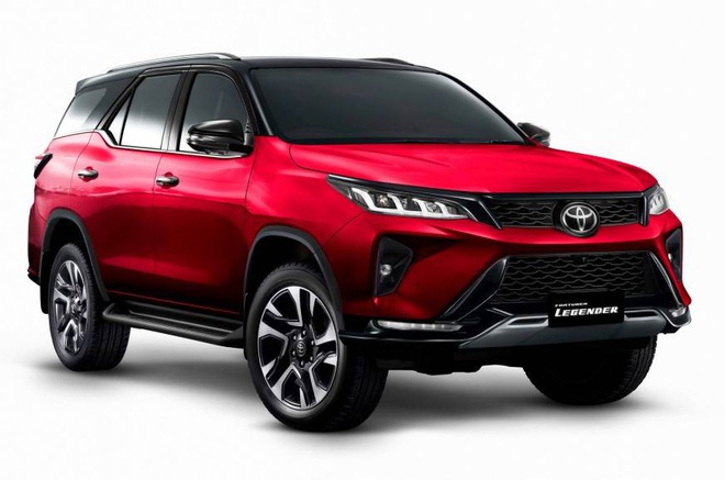 Bên trong Toyota Fortuner 2021 vừa lộ diện có những gì? - Ảnh 4.