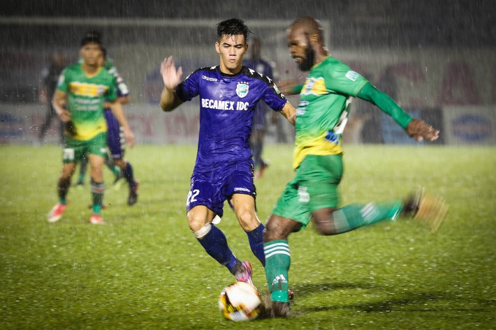 Kỷ lục của Công Phượng và nghịch lý cuộc đua đến ngôi vua - Ảnh 1.