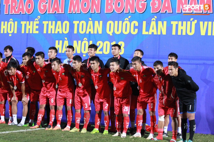 Giành chức vô địch thứ 2 liên tiếp, trung vệ U23 Việt Nam nhớ ơn thầy Park Hang-seo - Ảnh 8.