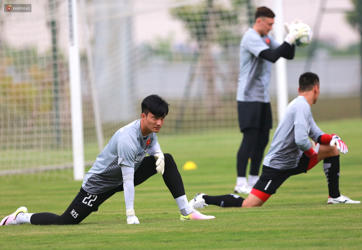 Nỗ lực của Hoàng  thượng U23 Việt Nam khiến Bùi Tiến Dũng ngạc nhiên - Ảnh 2.