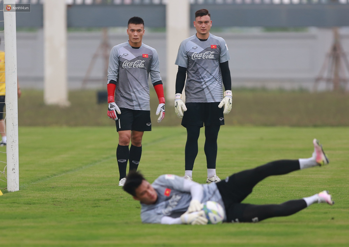 Nỗ lực của Hoàng thượng U23 Việt Nam khiến Bùi Tiến Dũng ngạc nhiên - Ảnh 5.