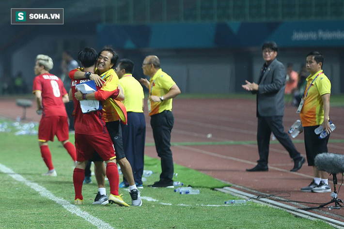 Sau chiến thắng nghẹt thở, U23 Việt Nam làm điều khiến Hùng Dũng sẽ phải nhỏ lệ - Ảnh 2.