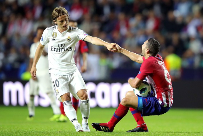 Ronaldo giận lôi đình vì bị Modric nẫng tay trên giải thưởng danh giá - Ảnh 1.