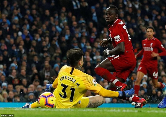 Đánh bại Liverpool bằng 2 cú đòn sắc lẹm, Man City giải cứu cuộc đua Premier League - Ảnh 3.