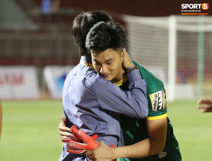 Lâu lắm rồi mới được thấy Văn Hoàng U23 phong độ và rạng ngời trên sân cỏ như thế - Ảnh 7.