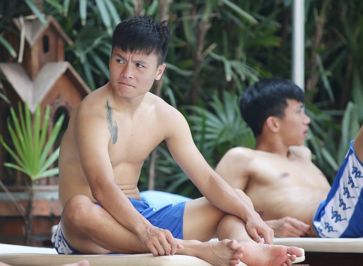 Quang Hải lộ hình xăm trên ngực sau chiến thắng đậm ở giải châu Á - Ảnh 1.