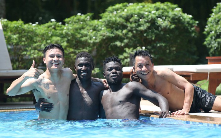 Quang Hải lộ hình xăm trên ngực sau chiến thắng đậm ở giải châu Á - Ảnh 4.