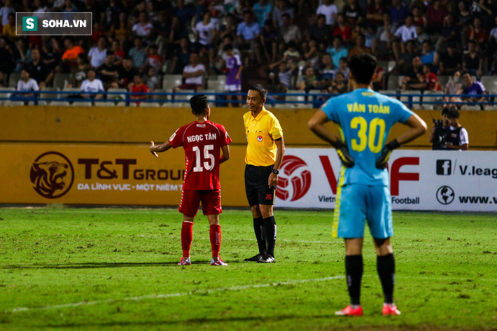 Thám sát V.League, thầy Park đã tìm được nhân tố khiến thủ môn Bùi Tiến Dũng phải lo lắng - Ảnh 6.
