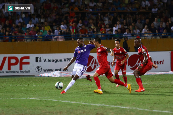 Quang Hải nâng bước Hà Nội FC hạ gục TP.HCM, độc chiếm ngôi đầu BXH V.League - Ảnh 2.