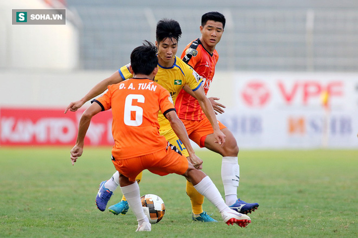 V.League thiếu gì tiền đạo, tại sao thầy Park phải trông đợi vào cầu thủ Việt kiều? - Ảnh 3.