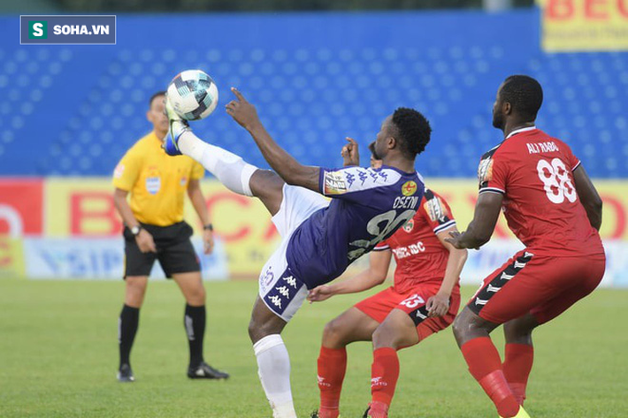 Hà Nội FC thoát hiểm nghẹt thở nhờ sai lầm của Tấn Trường, HAGL bất ngờ lột xác ở V.League - Ảnh 1.