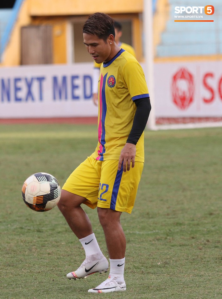 Tiến bộ thần tốc, cựu thủ môn điển trai của U23 Việt Nam vẫn khiêm tốn trước cuộc đọ sức với Hà Nội FC - Ảnh 11.