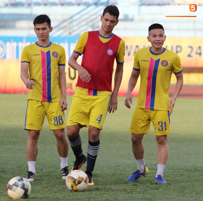 Tiến bộ thần tốc, cựu thủ môn điển trai của U23 Việt Nam vẫn khiêm tốn trước cuộc đọ sức với Hà Nội FC - Ảnh 16.