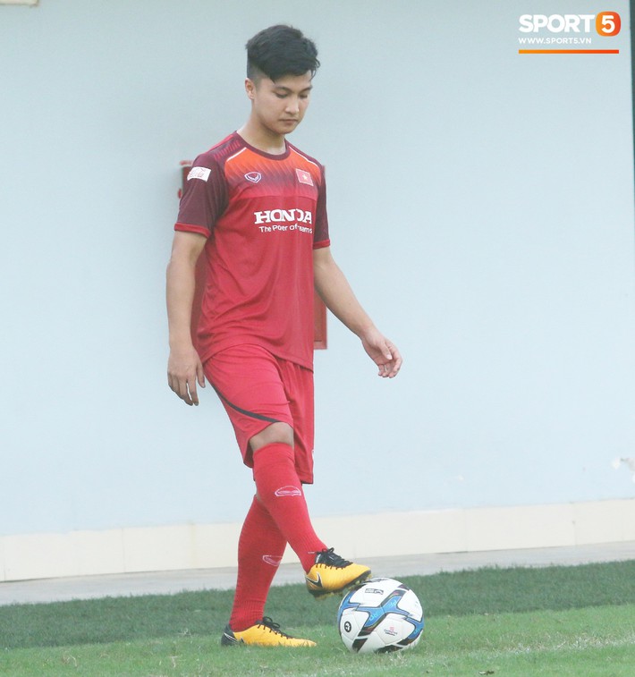 Hot boy Việt kiều chưa thể tập luyện, xót xa nhìn hàng loạt cầu thủ U23 Việt Nam chấn thương - Ảnh 4.