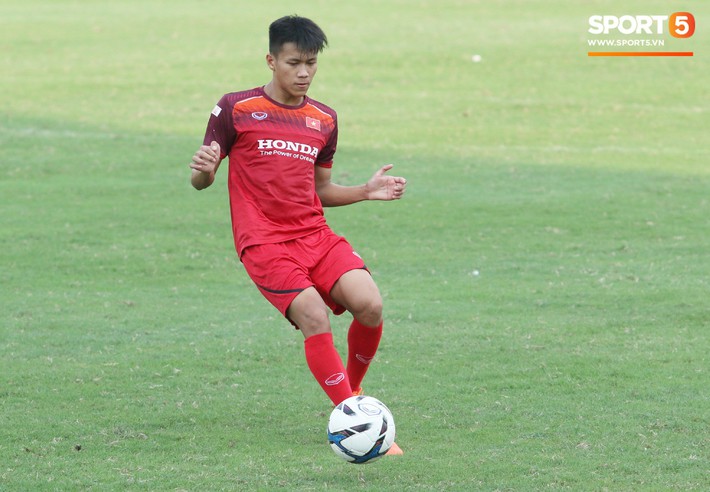 Hot boy Việt kiều chưa thể tập luyện, xót xa nhìn hàng loạt cầu thủ U23 Việt Nam chấn thương - Ảnh 8.