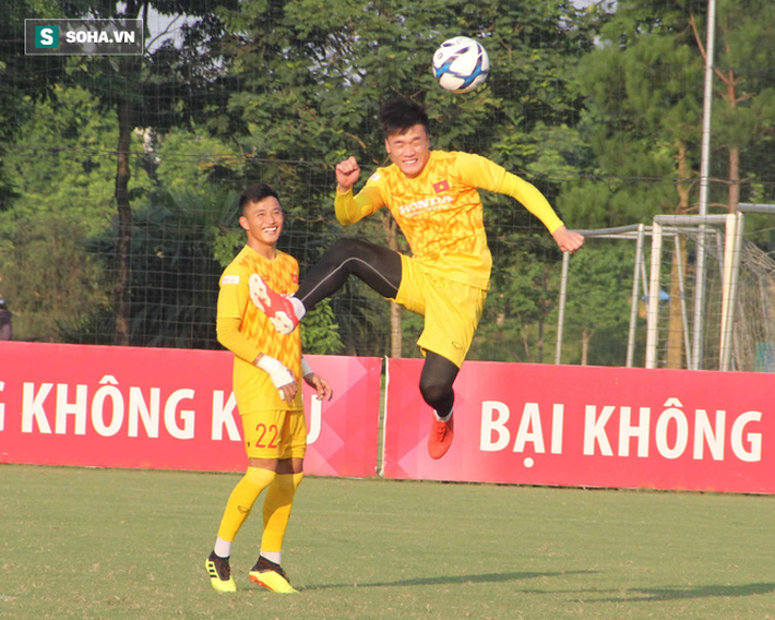 Bùi Tiến Dũng hớn hở tập làm... tiền đạo trong ngày không được HLV Kim Han-Yoon sử dụng - Ảnh 7.