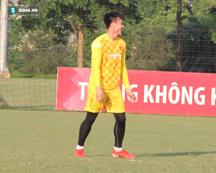 Bùi Tiến Dũng hớn hở tập làm... tiền đạo trong ngày không được HLV Kim Han-Yoon sử dụng - Ảnh 8.