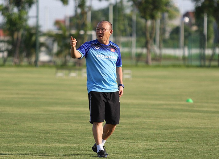 Thầy Park căng mắt tìm Quang Hải, Văn Hậu mới cho U22 Việt Nam - Ảnh 5.