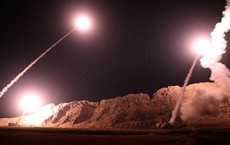 Iran phóng tên lửa 