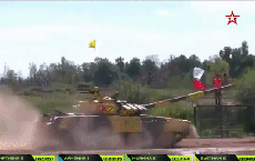 Xe tăng Việt Nam lao xuống hào và phi xuống nước tại Tank Biathlon 2018