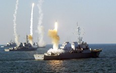 Binh bất yếm trá: Mỹ điều ồ ạt tàu chiến tới vùng Vịnh, sẵn sàng tấn công Syria từ 2 hướng