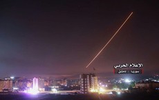 Sân bay Damascus Syria oằn mình dưới đòn tấn công tên lửa