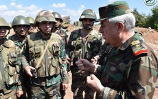 Bộ trưởng BQP Syria ra chiến tuyến: 