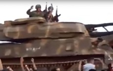 Quân xa Syria ồ ạt tiến về Idlib, sắp tổng tấn công tiêu diệt sào huyệt thánh chiến Quân xa Syria ồ ạt tiến về Idlib, sắp tổng tấn công tiêu diệt sào huyệt thánh chiến